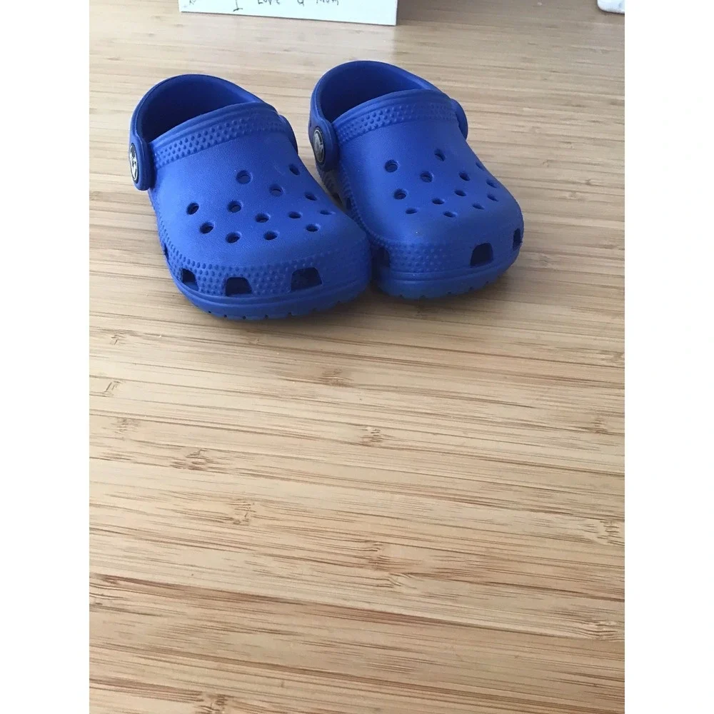 Crocs Blue Classic Clog Slip-On for Kids Size 6c
